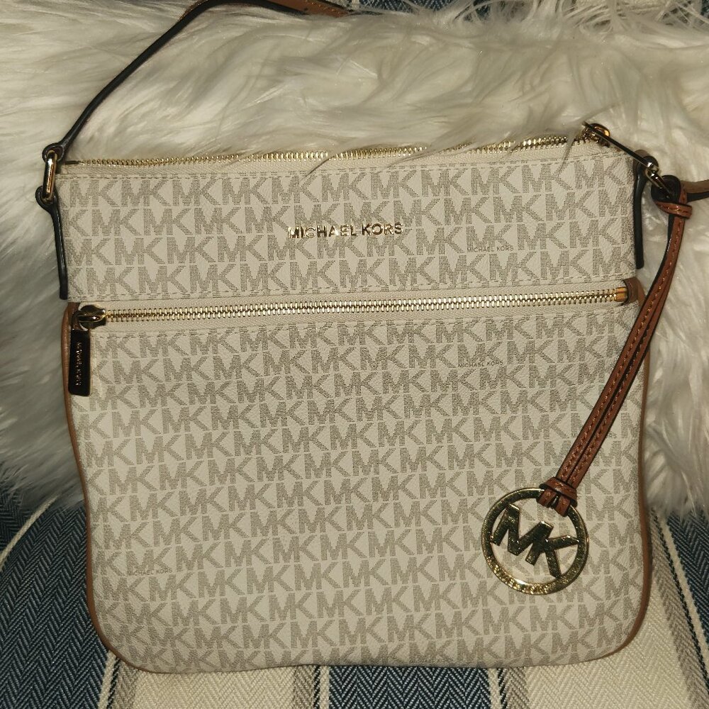 Micheal Kors purse